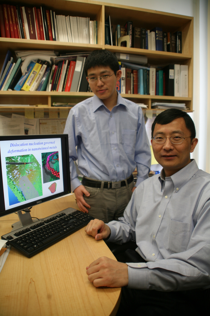 Wolfgang Peti: Huajian Gao, right, and graduate student Xiaoyan Li